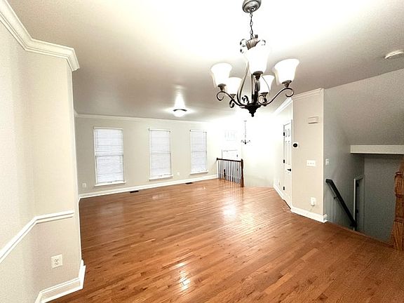 4th image of 42751 Falls View Sq