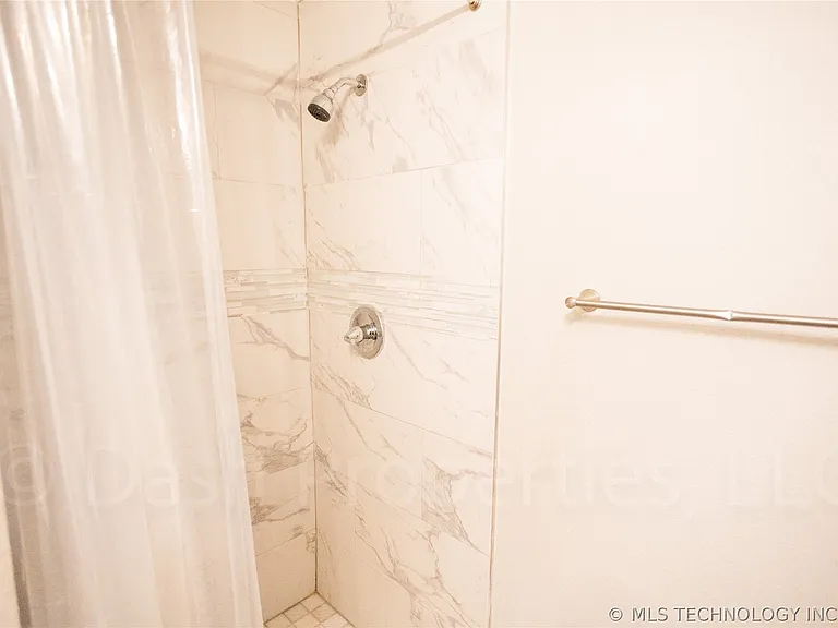821 S Quaker Ave — Photo 55