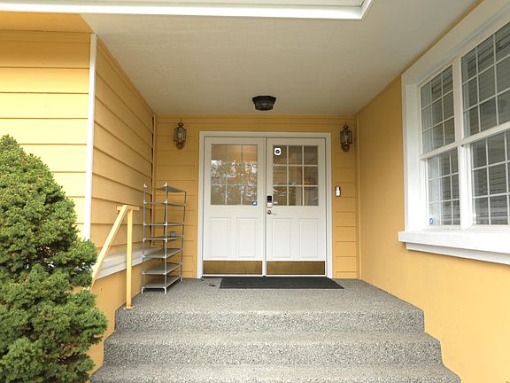 4th image of 3059 Bellevue Way NE #Sfr