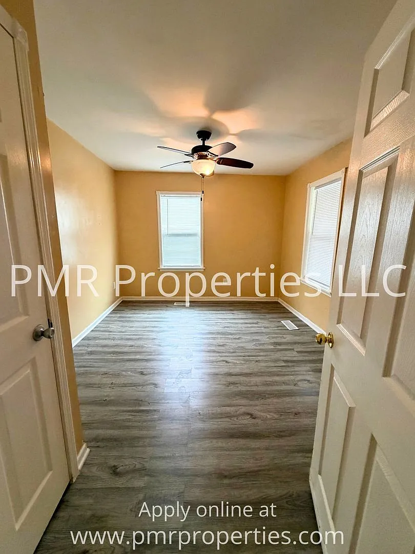 2 Bedrooms / 1 Bathroom House — Photo 3