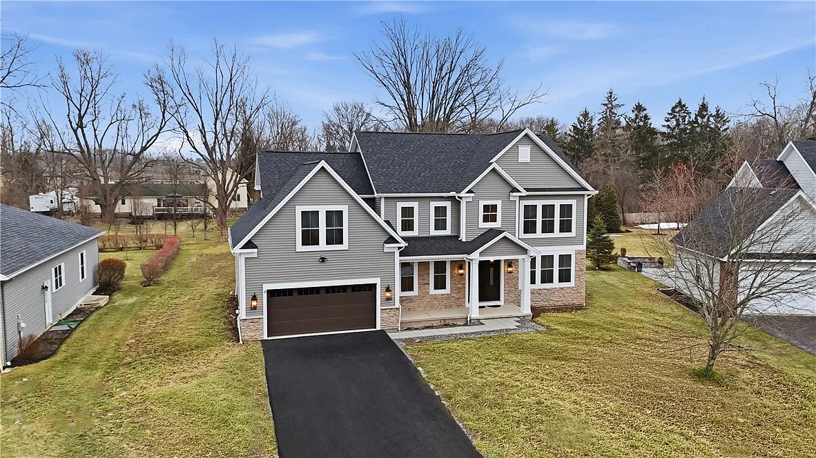 6 bed, 3.5 bath, 2696 sqft, $5,995 — Photo 2