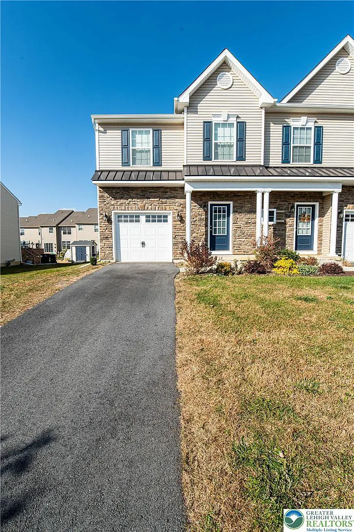 3 bed, 2.5 bath, 1640 sqft, $2,695 — Photo 1