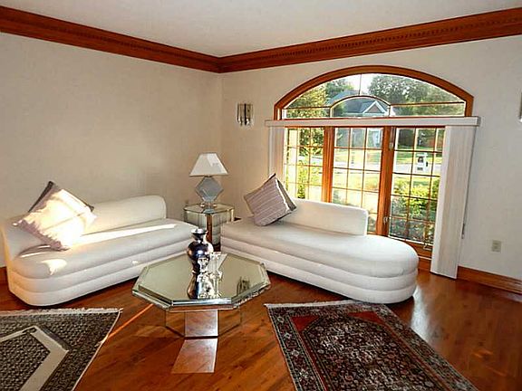 4th image of 1629 Blackburn Heights Dr