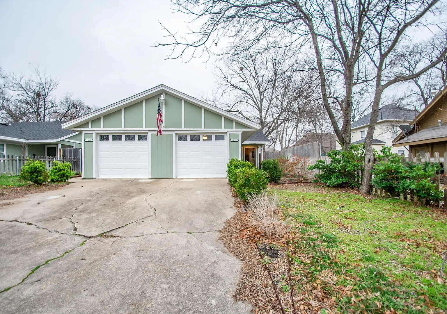 Charming Half-Duplex in Fairmount with Garage! — Photo 1