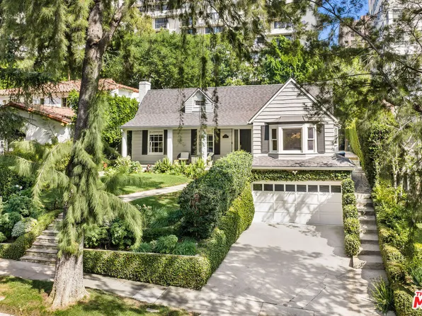 10570 Lindbrook Dr, Los Angeles, CA 90024