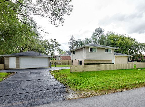 2nd image of 10601 S 80th Ct