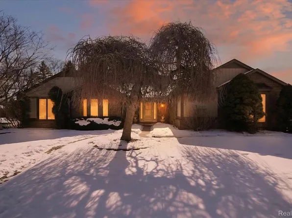 31819 Clarita St, Livonia, MI 48152