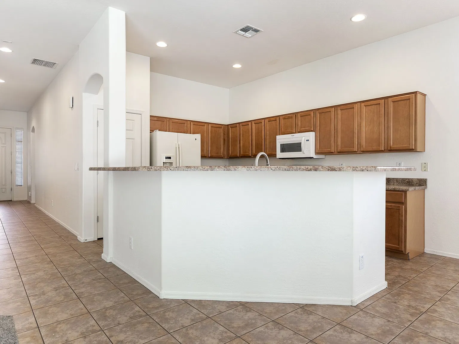 3 bed, 2161 sqft, $2,599 — Photo 3
