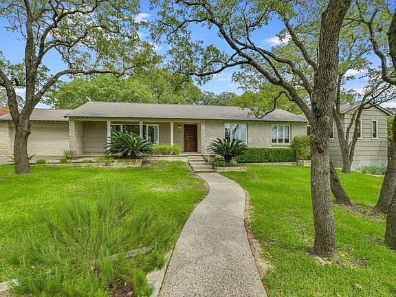 3rd image of 3414 Spanish Oak Dr