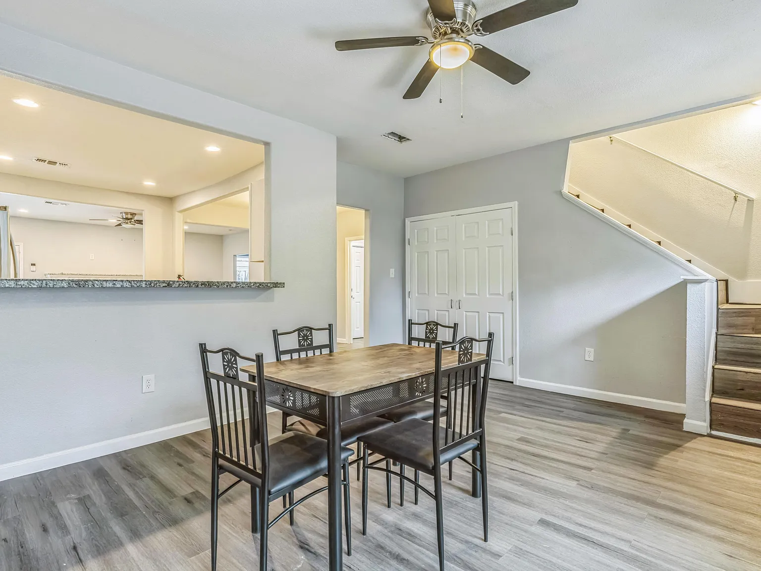 4 bed, 2.0 bath, 2450 sqft, $685 — Photo 3