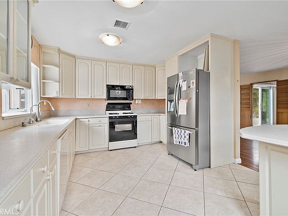 4th image of 2601 Bruce Ln