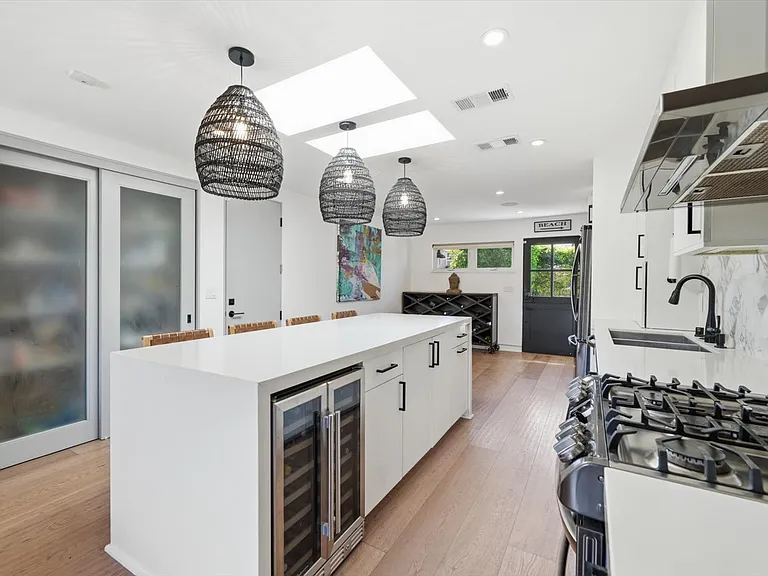 2219 Graham Ave — Photo 20