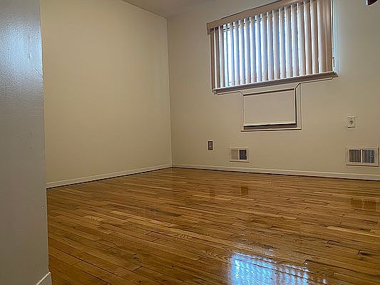 4th image of 1421 E 68th St #1