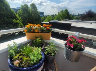 Barton Court, Seattle, WA 98126