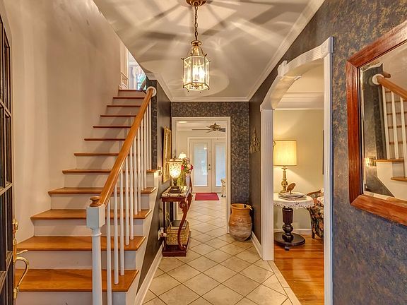 3rd image of 547 Saint Anthony Dr
