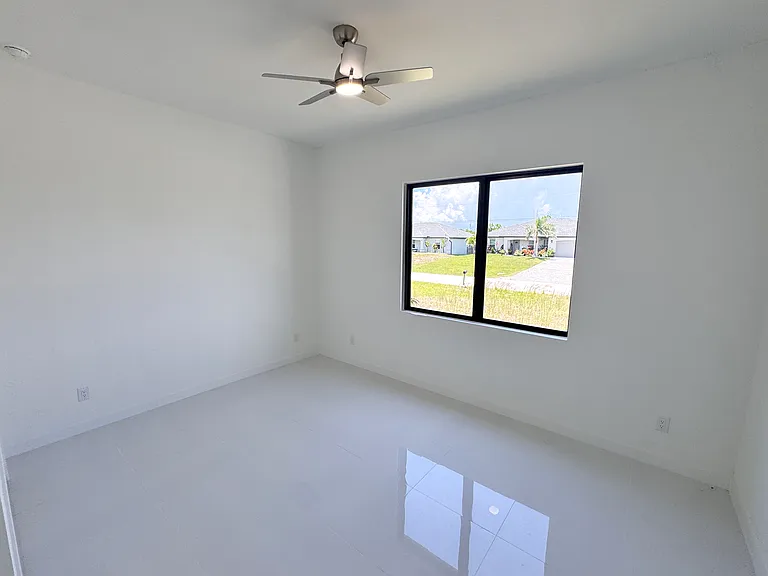 4206 NW 32nd Ln — Photo 2