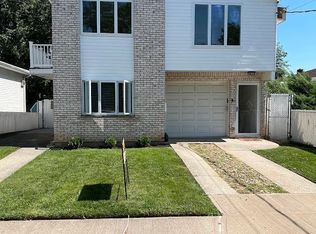 211 Robinson Ave, Staten Island, NY 10312