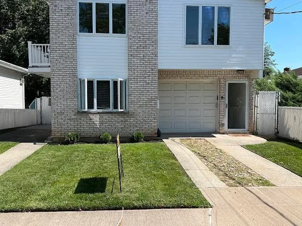 211 Robinson Ave, Staten Island, NY 10312