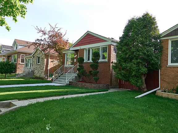 2nd image of 2622 Oak St