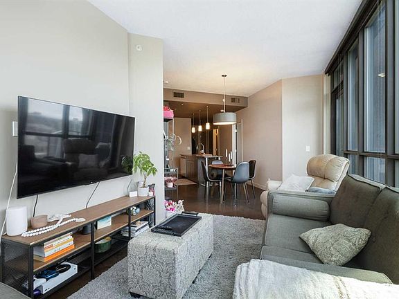 5th image of 220 E 12th Ave SE #1902