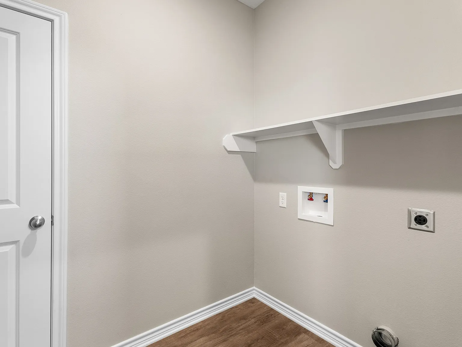 2107 Fairfax Ln — Photo 4