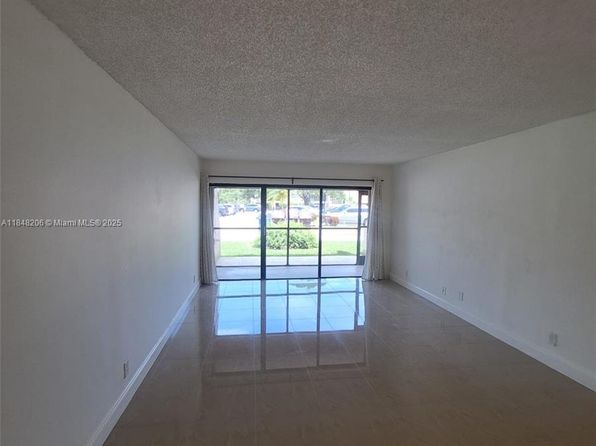 240 Lakeview Dr APT 106