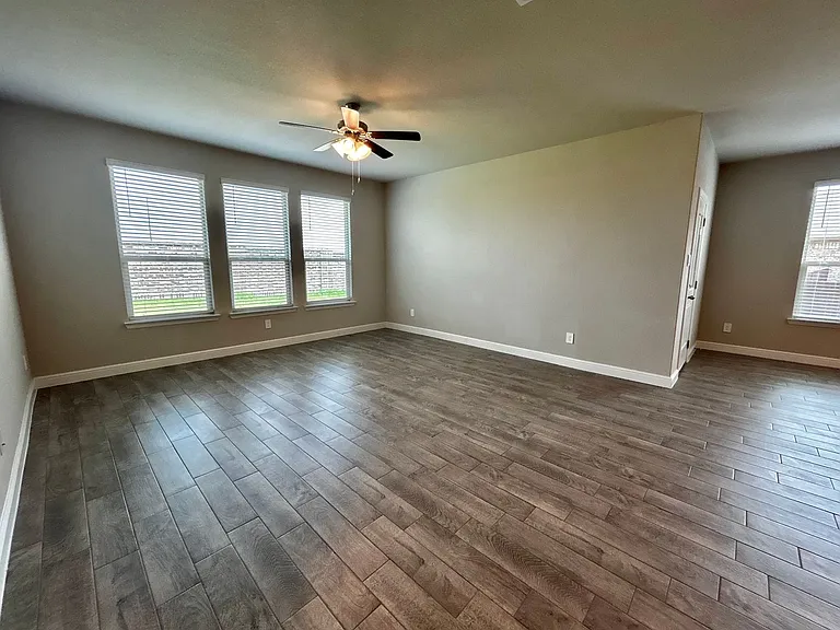 16028 Bronte Ln — Photo 11