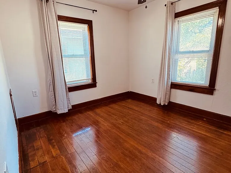 2115 N Weller Ave — Photo 17