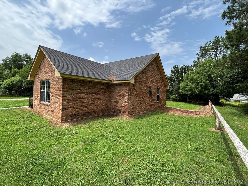 1011 N 49th Ave, Durant, OK - View 6