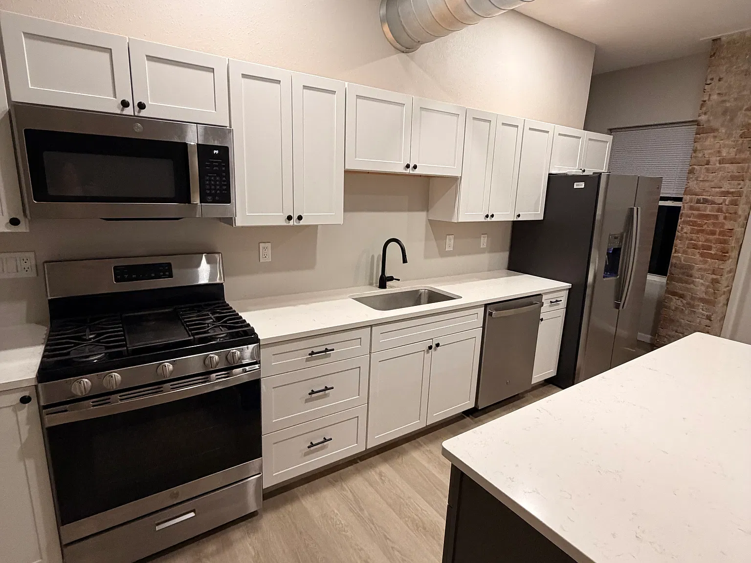 1 bed, 1.5 bath, 1200 sqft, $1,200 — Photo 2