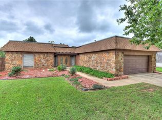 11101 Folkstone Dr, Yukon, OK 73099