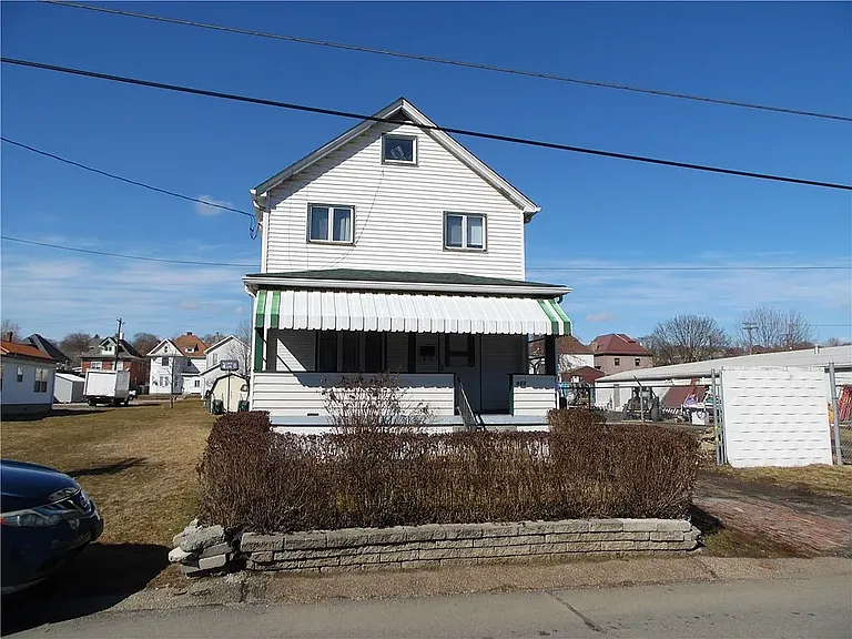 913 Nelson St — Photo 1