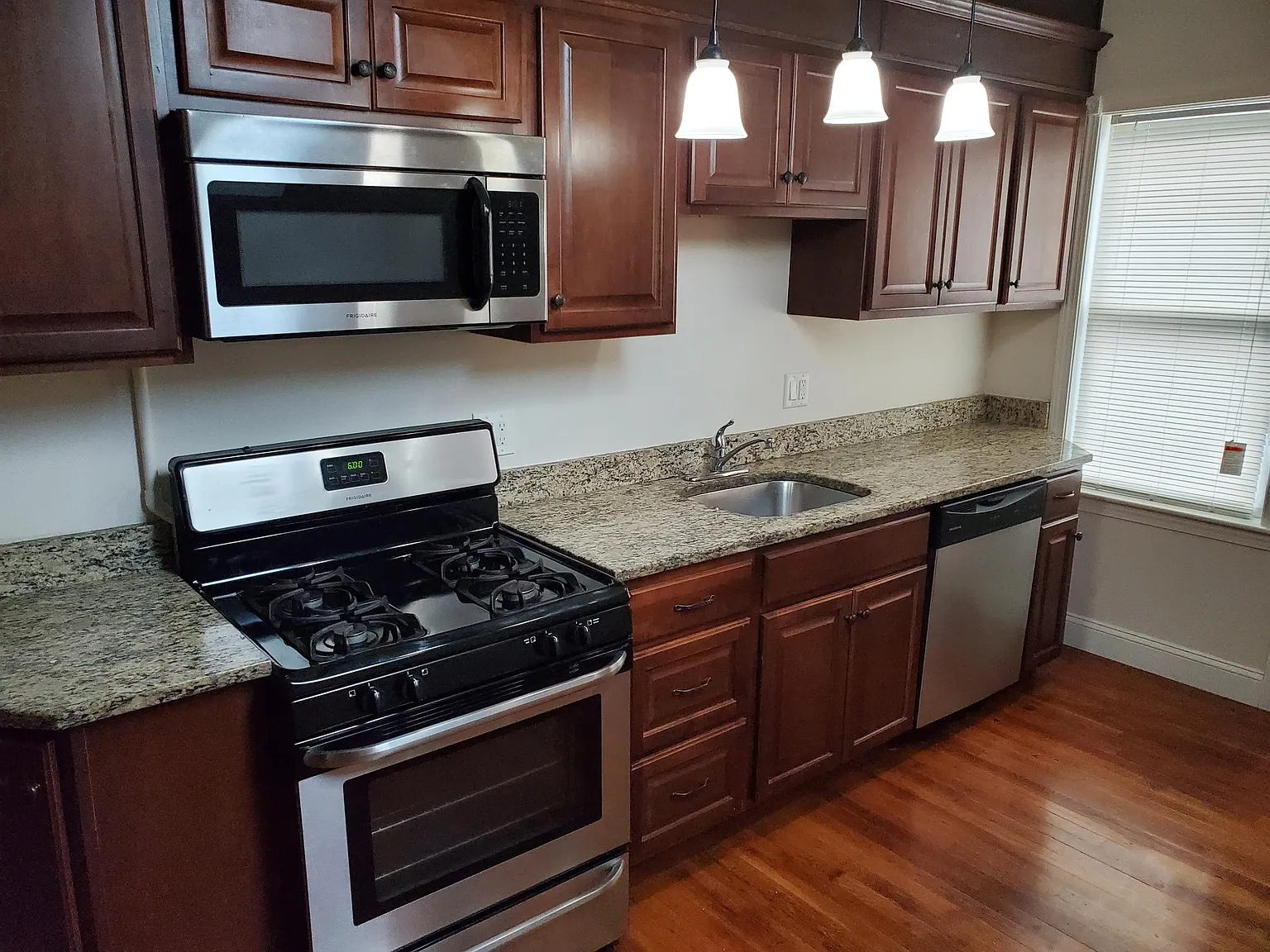 1 bed, 650 sqft, $1,995 — Photo 3