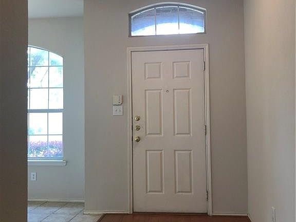 2nd image of 3208 Avery Ln