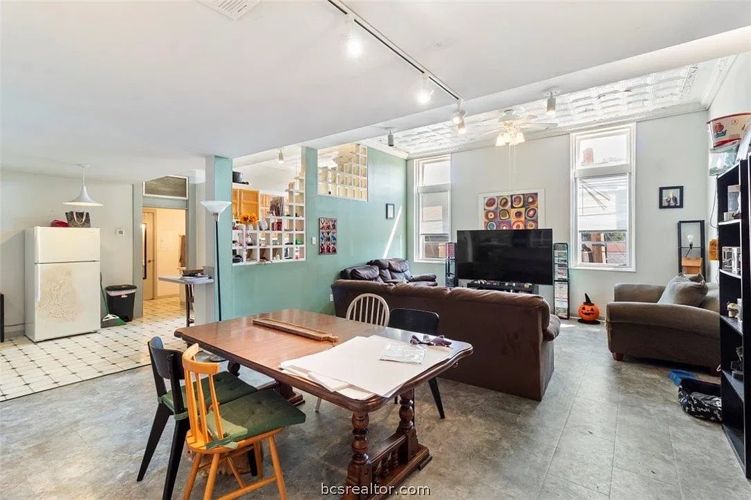 2 bed, 3000 sqft, $3,500 — Photo 4