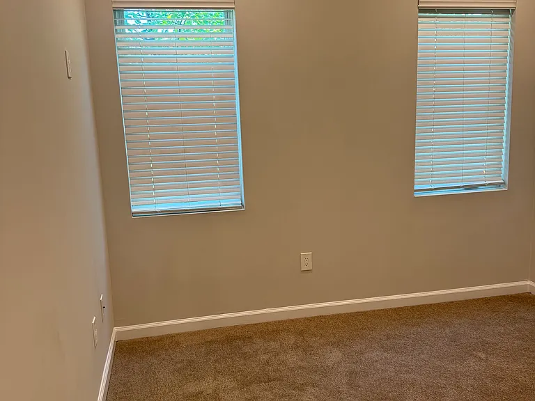 2622 University Pl NW #203 — Photo 11