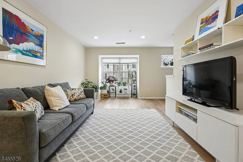 55 Greenbrook Dr