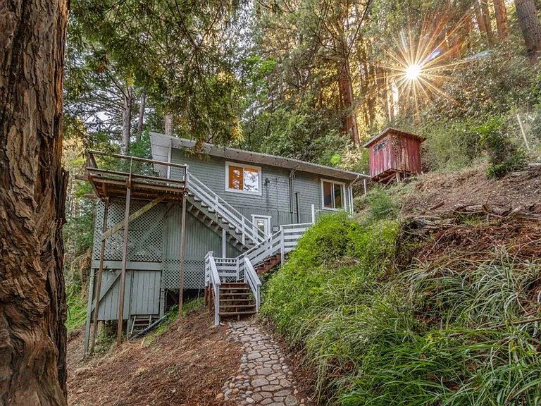 10229 Redwood Dr — Photo 1