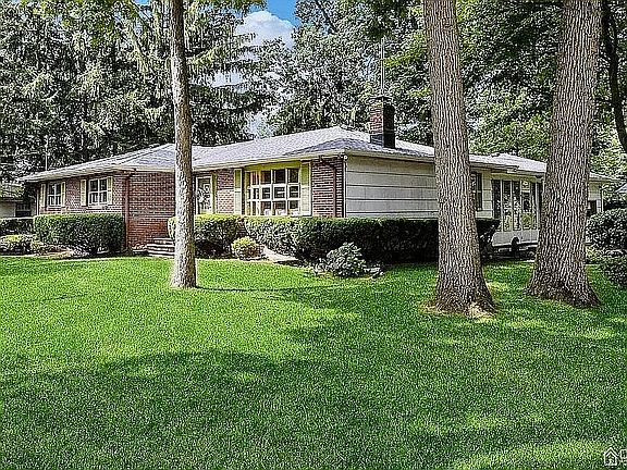 3rd image of 531 Ryders Ln