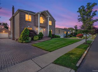 696 Hewlett Street, Franklin Square, NY 11010