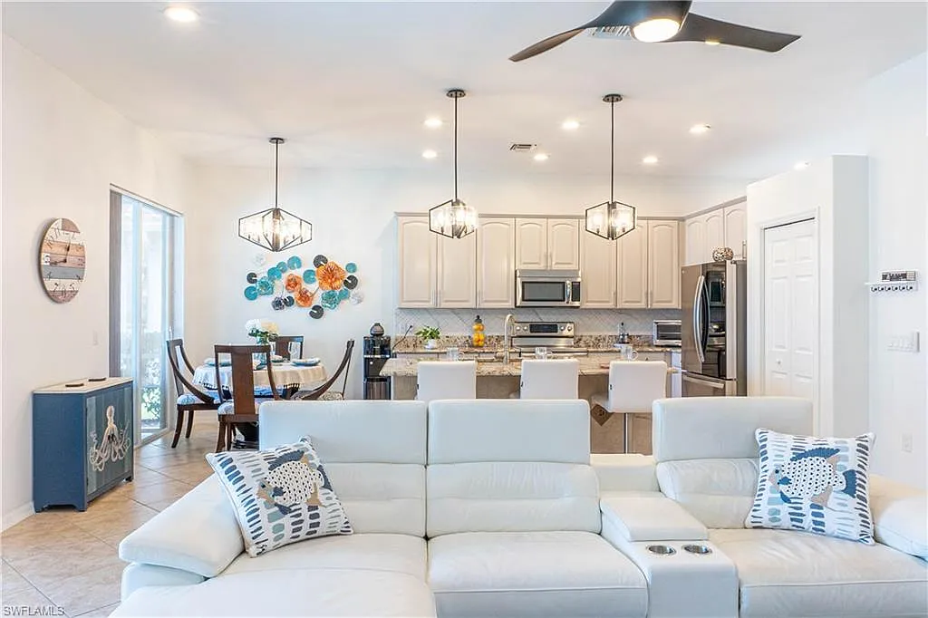 4 bed, 2.0 bath, 2297 sqft, $3,600 — Photo 4