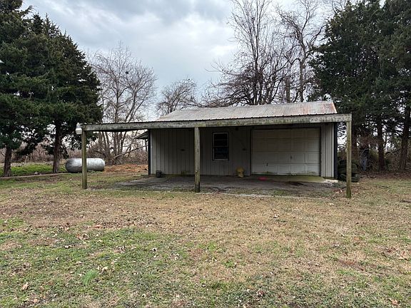 3rd image of 114 E Wilkey Dr