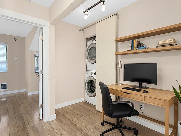 3rd image of 10024 NE 120th St APT D4