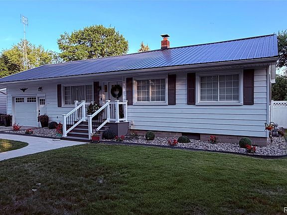 3rd image of 6760 Pine St