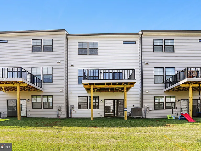 385 Ensemble Way — Photo 40