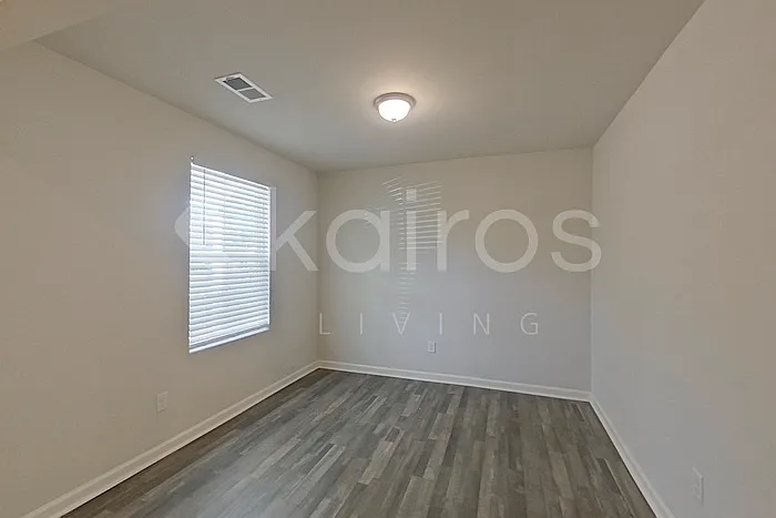 Building Photo - 2513 Upland Cir SE
