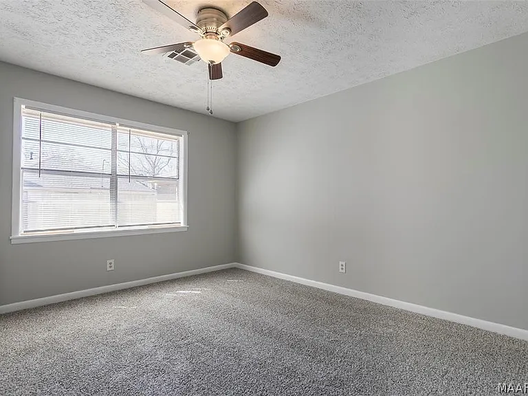 110 Diane Dr — Photo 23