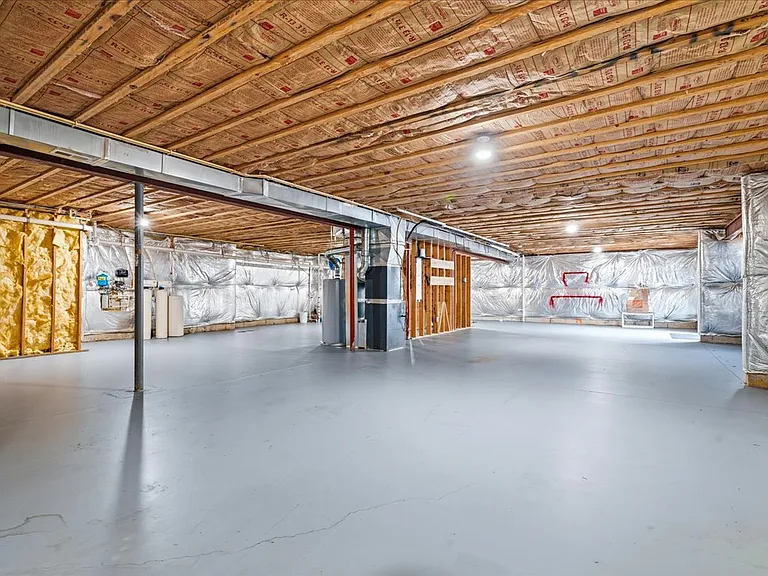 6110 Holter Rd — Photo 49