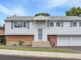 46 Ciro St, Huntington, NY 11743