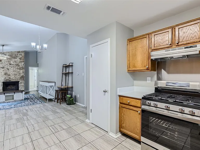 5810 Avery Island Ave — Photo 10